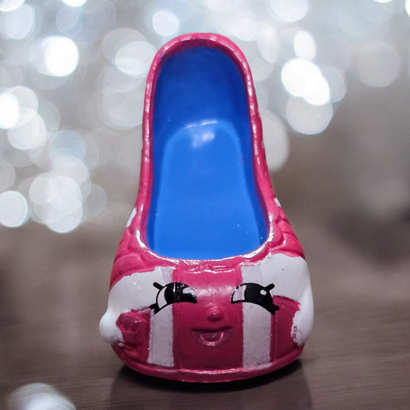 Shopkins Majestic Heels World Vacation UK Holiday Number #8-023 Finish Rarity - Picture 1 of 5